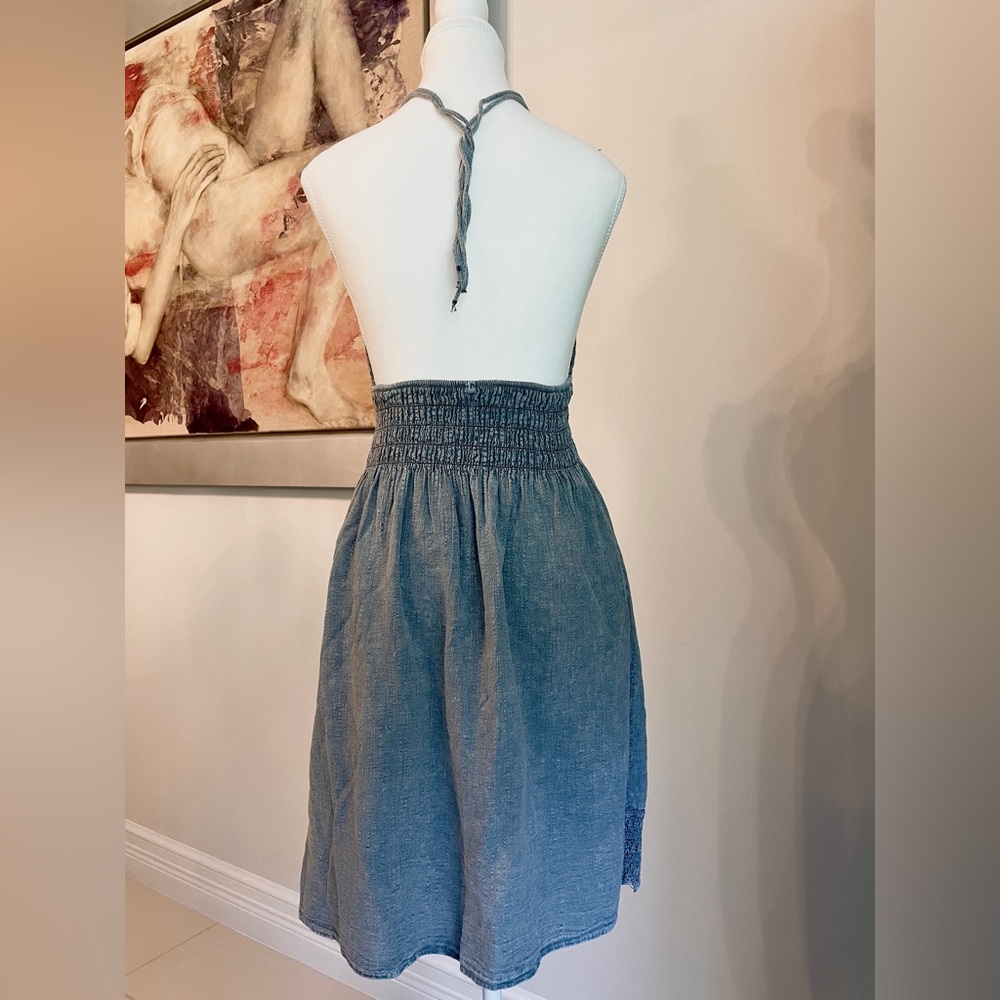 Mannequin size:
      Bust  : 32.5 
      Waist: 25.2
      Hip    : 34.5 - Picture 2 of 3